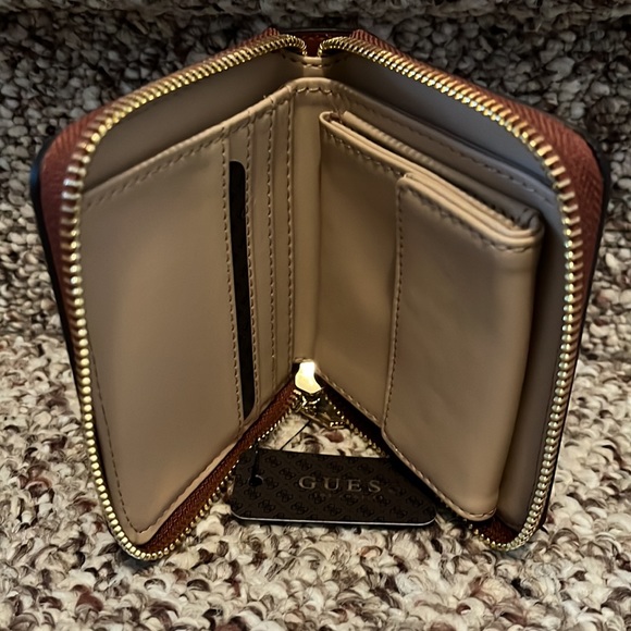 Guess zip wallet - Picture 2 of 2